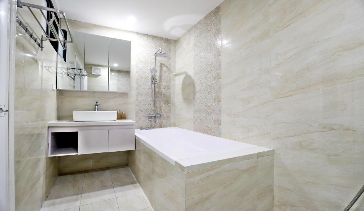 Luxe Paradise Residence 19 To Ngoc Van Hanoi Bagian luar foto